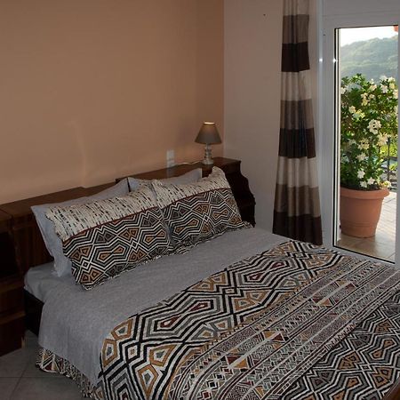 Makrirrákhi D & K Guest House מראה חיצוני תמונה