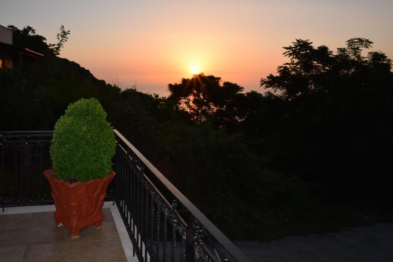 Makrirrákhi D & K Guest House מראה חיצוני תמונה