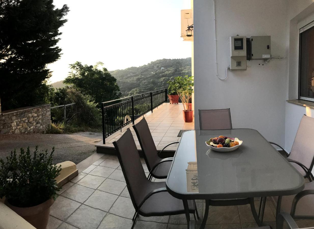 Makrirrákhi D & K Guest House מראה חיצוני תמונה