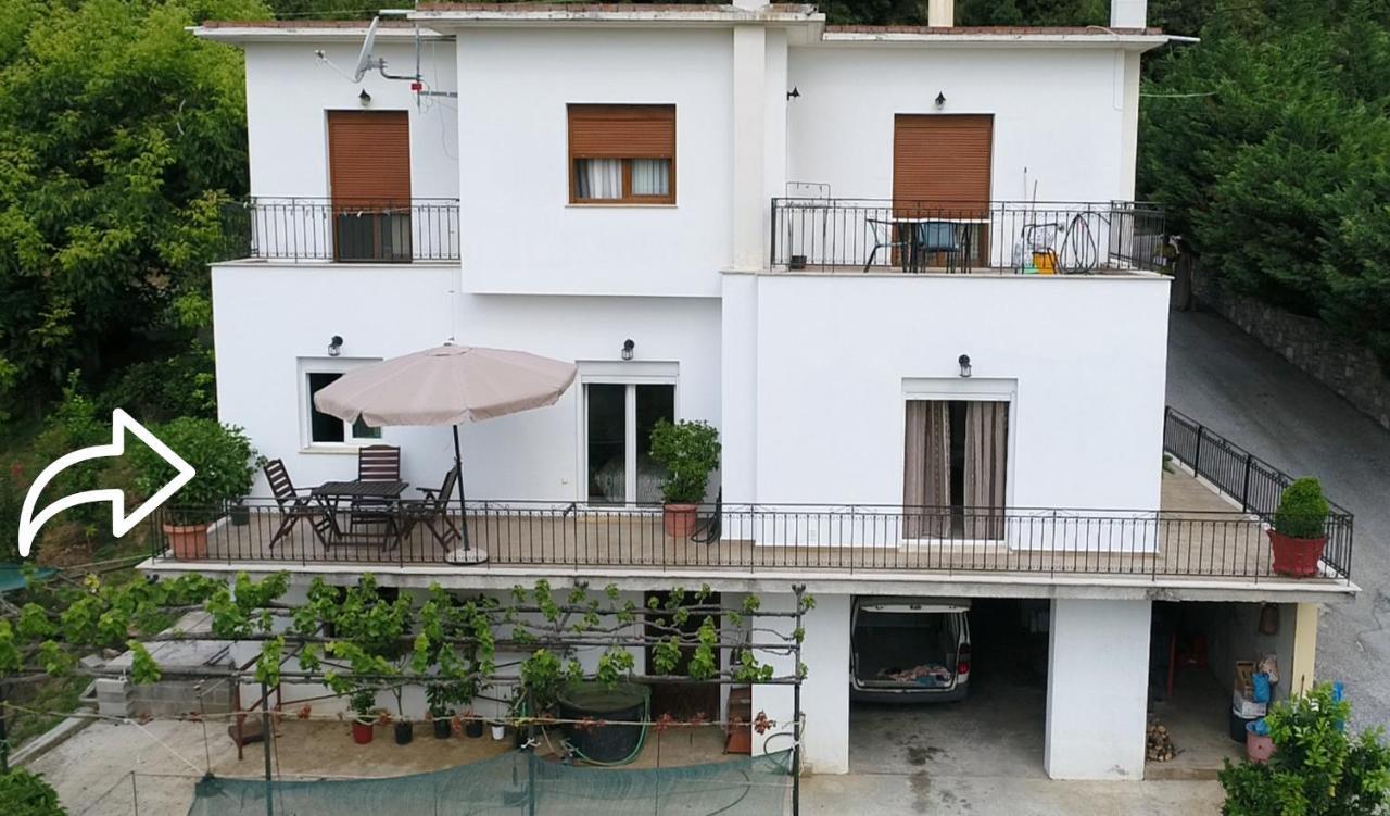 Makrirrákhi D & K Guest House מראה חיצוני תמונה