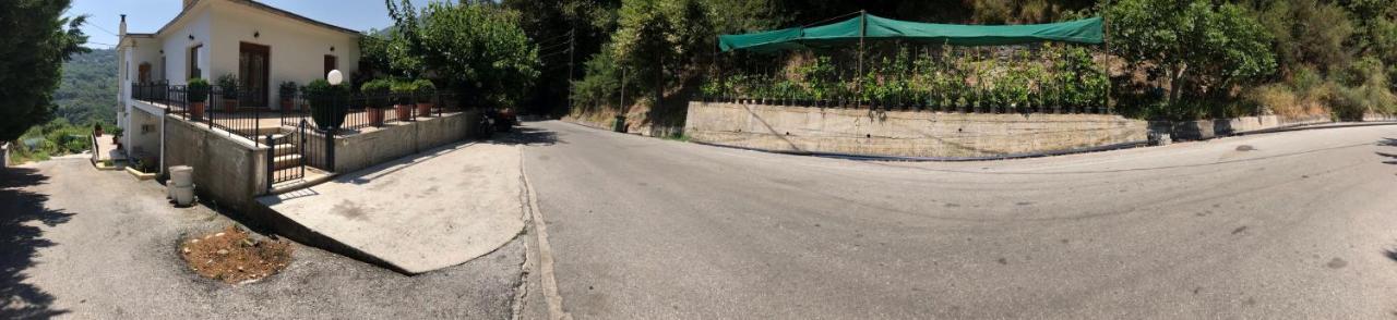 Makrirrákhi D & K Guest House מראה חיצוני תמונה